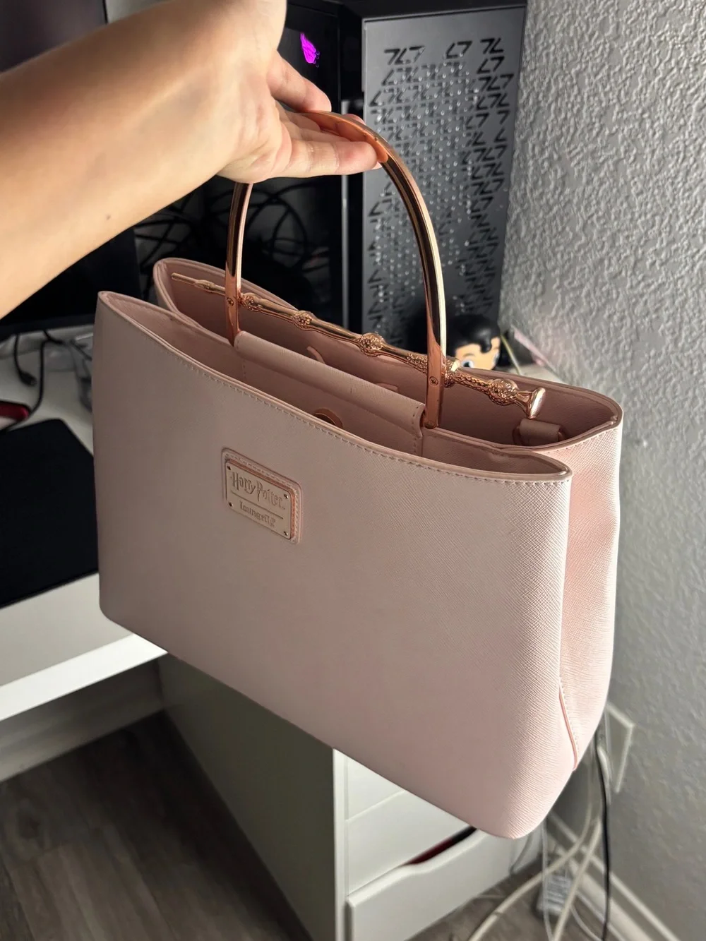 Loungefly Harry potter Deathly Hallows Elder Wand Handbag in Light pink/Rose gld